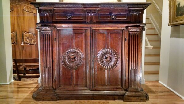 16th Century Italian Credenza from the Palazzo Davanzati Florence Elia Volpi Collection - Image 2
