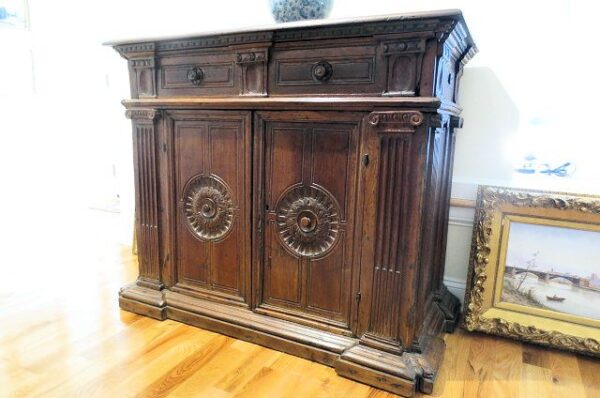 16th Century Italian Credenza from the Palazzo Davanzati Florence Elia Volpi Collection - Image 4