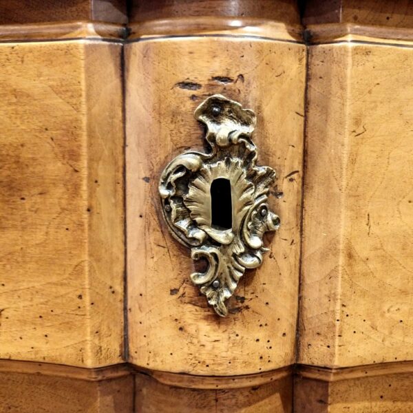Early French Louis XV Walnut Commode - Image 10