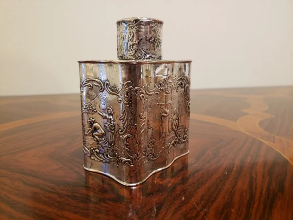 Late 19th Century Gebruder Dingeldein Hanau Sterling Silver Tea Caddy. - Image 19