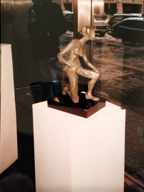 "Kneeling Women" Sculpture in Bonded Bronze by Madeleine Heumann (1933-2018) - Image 10
