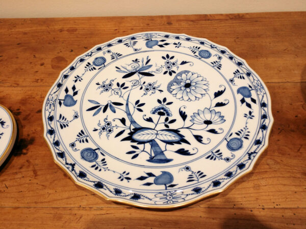 A Magnificent Early Meissen Blue Onion Porcelain Lemonade Keg - Image 7