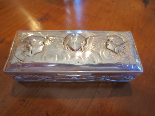 William Comyns & Sons 1885-1953 Sterling Silver Box.