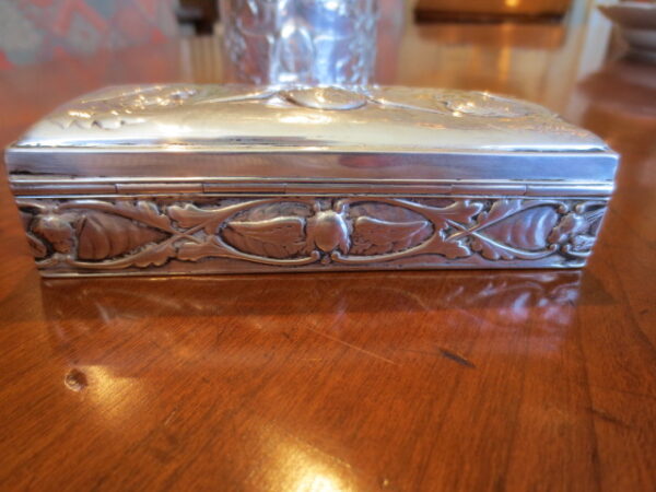 William Comyns & Sons 1885-1953 Sterling Silver Box. - Image 3