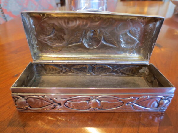 William Comyns & Sons 1885-1953 Sterling Silver Box. - Image 5
