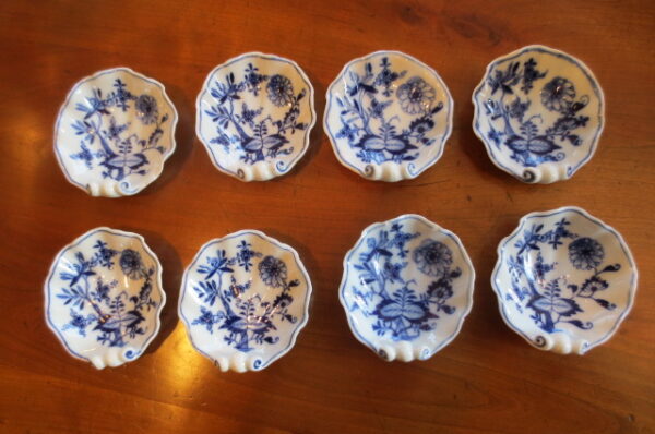 Meissen 18th Century Blue Onion Clam Shaped Salts or Nut Dishes.