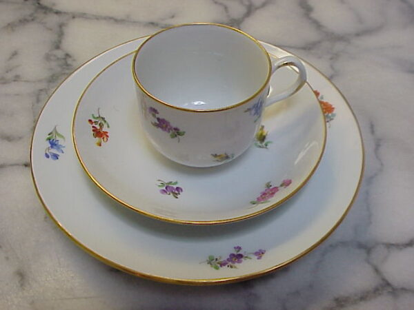 Meissen Strewn Flower Dessert Set with Rare Mark - Image 5