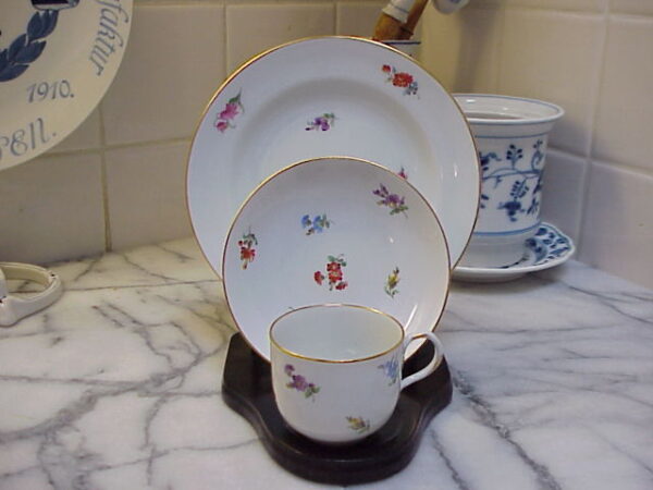 Meissen Strewn Flower Dessert Set with Rare Mark - Image 7