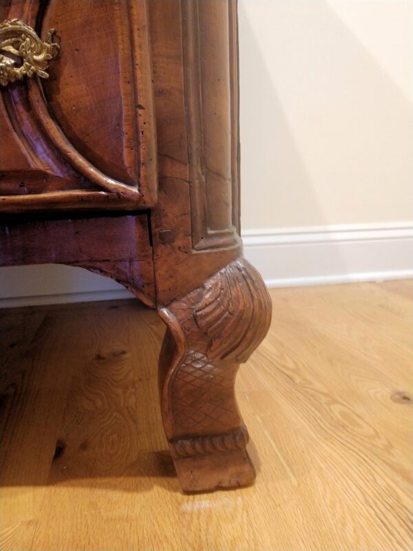 Rare 18th C. French Louis XV Walnut Commode - Image 22