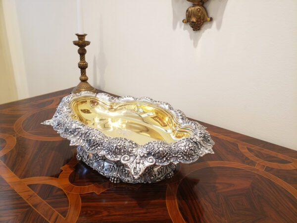 Rare American Parcel-Gilt Silver Centerpiece Bowl, Tiffany & Co., New York, Circa 1891-1902 - Image 3